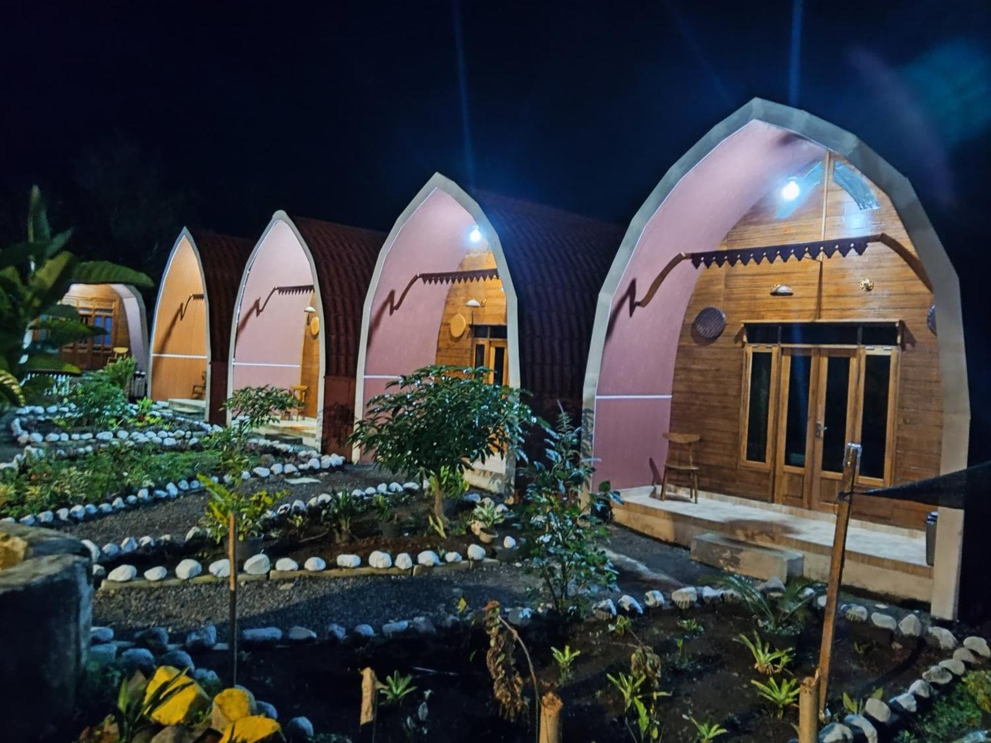 Indah Damai Cottages Sidomukti Exteriör bild