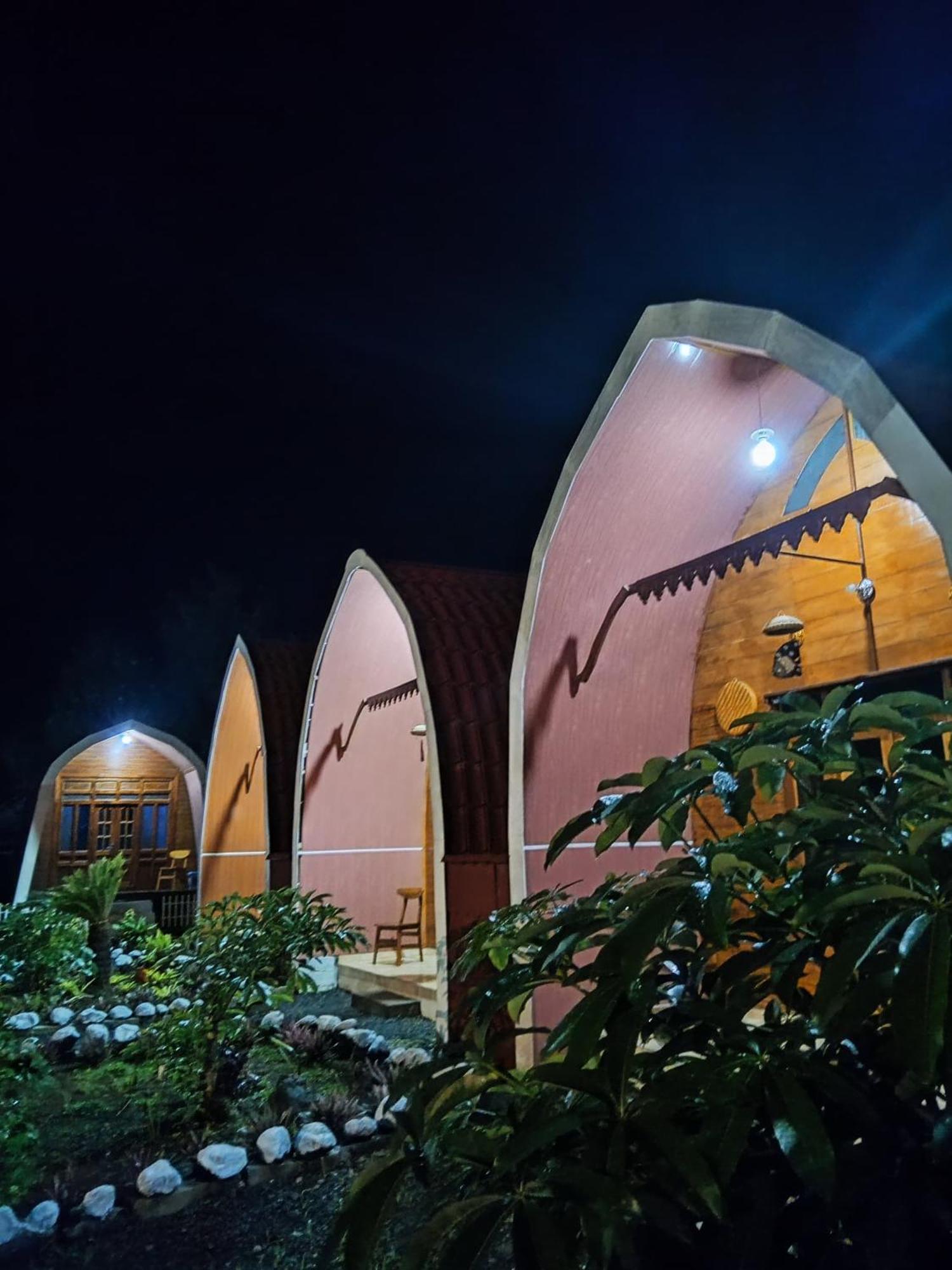 Indah Damai Cottages Sidomukti Exteriör bild