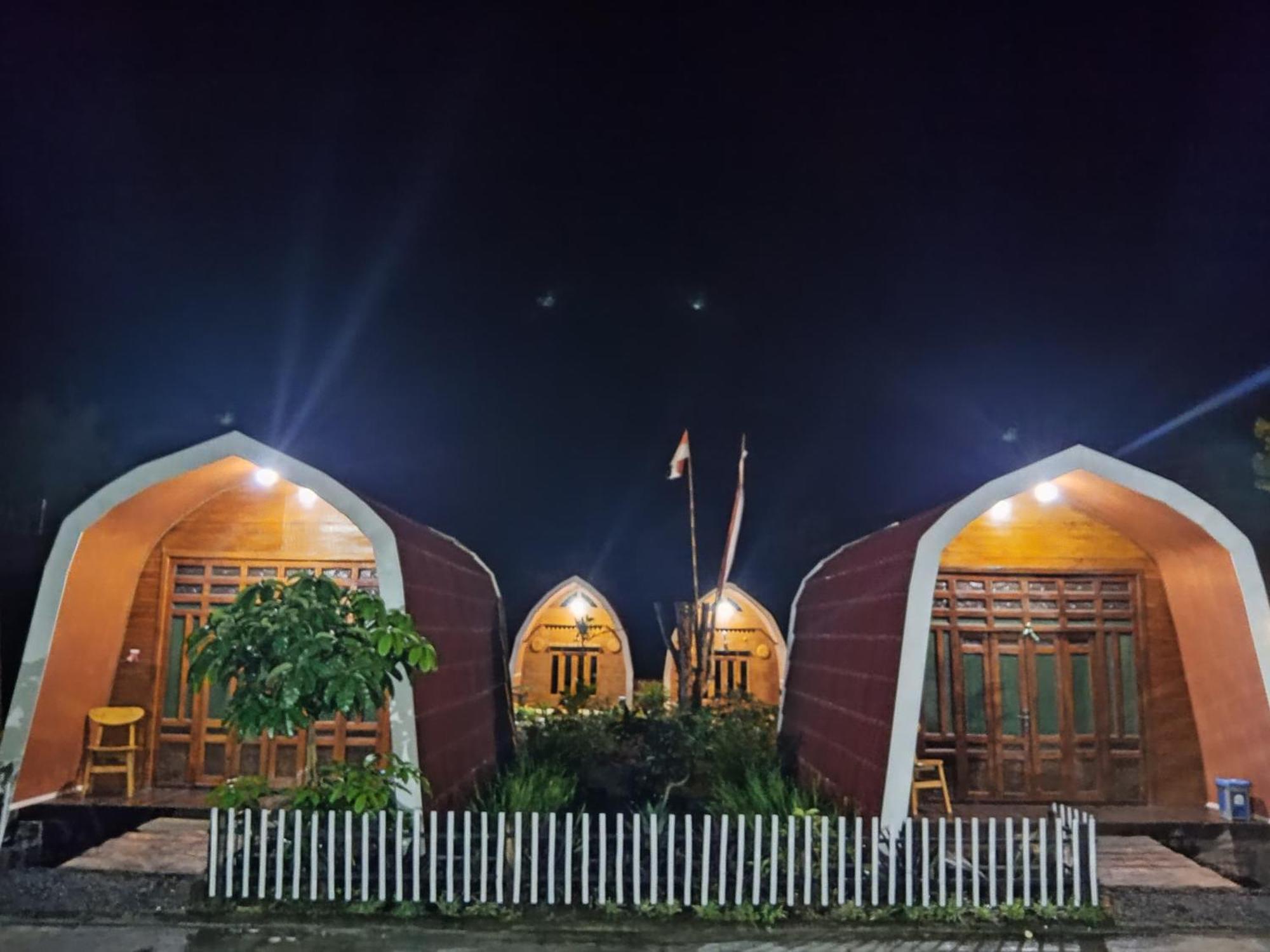 Indah Damai Cottages Sidomukti Exteriör bild