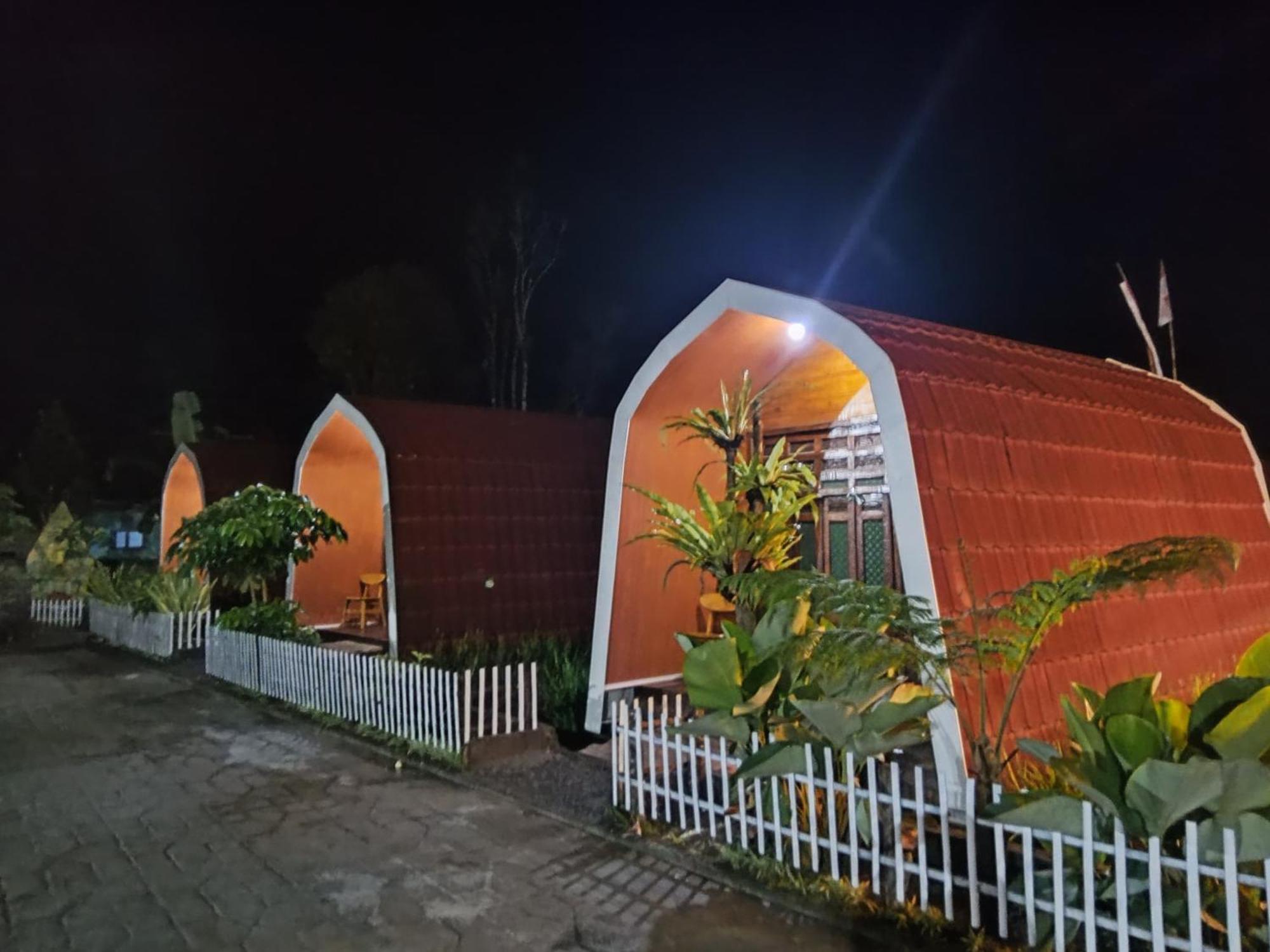 Indah Damai Cottages Sidomukti Exteriör bild